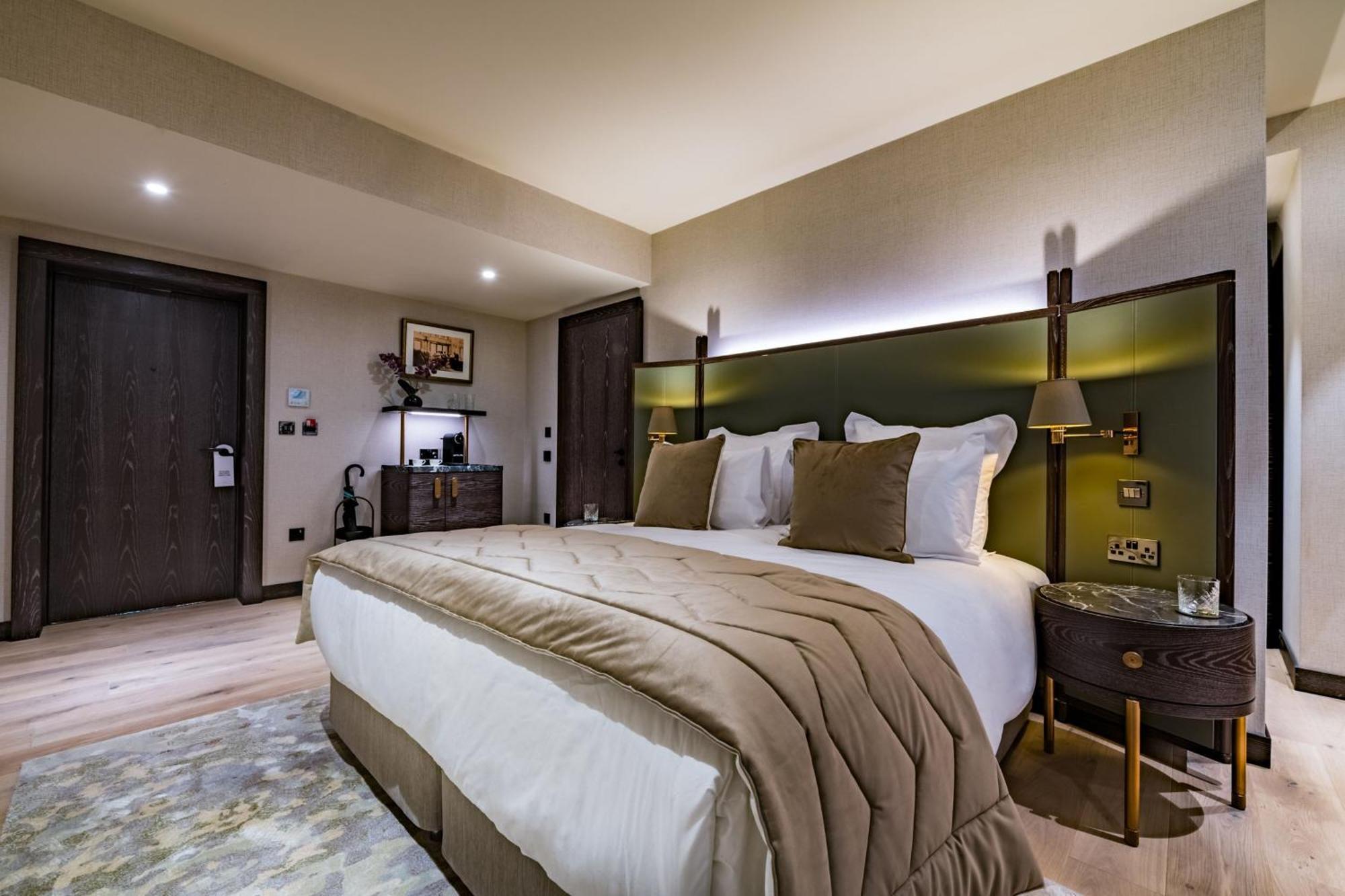 Stock Exchange Hotel, Manchester, Autograph Collection Екстериор снимка A bedroom at The Ivy Collection, St John's Wood