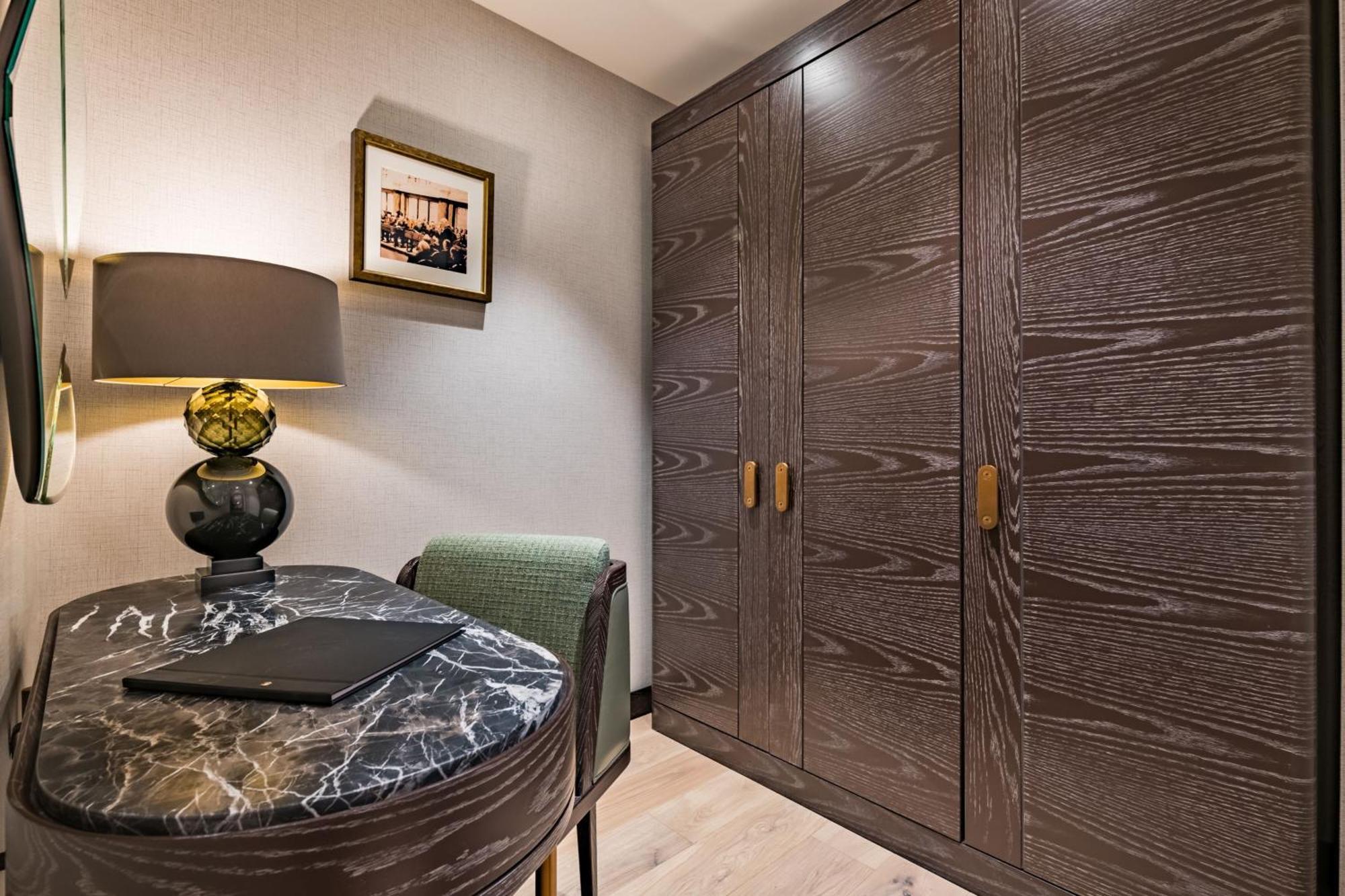Stock Exchange Hotel, Manchester, Autograph Collection Екстериор снимка A fitted wardrobe