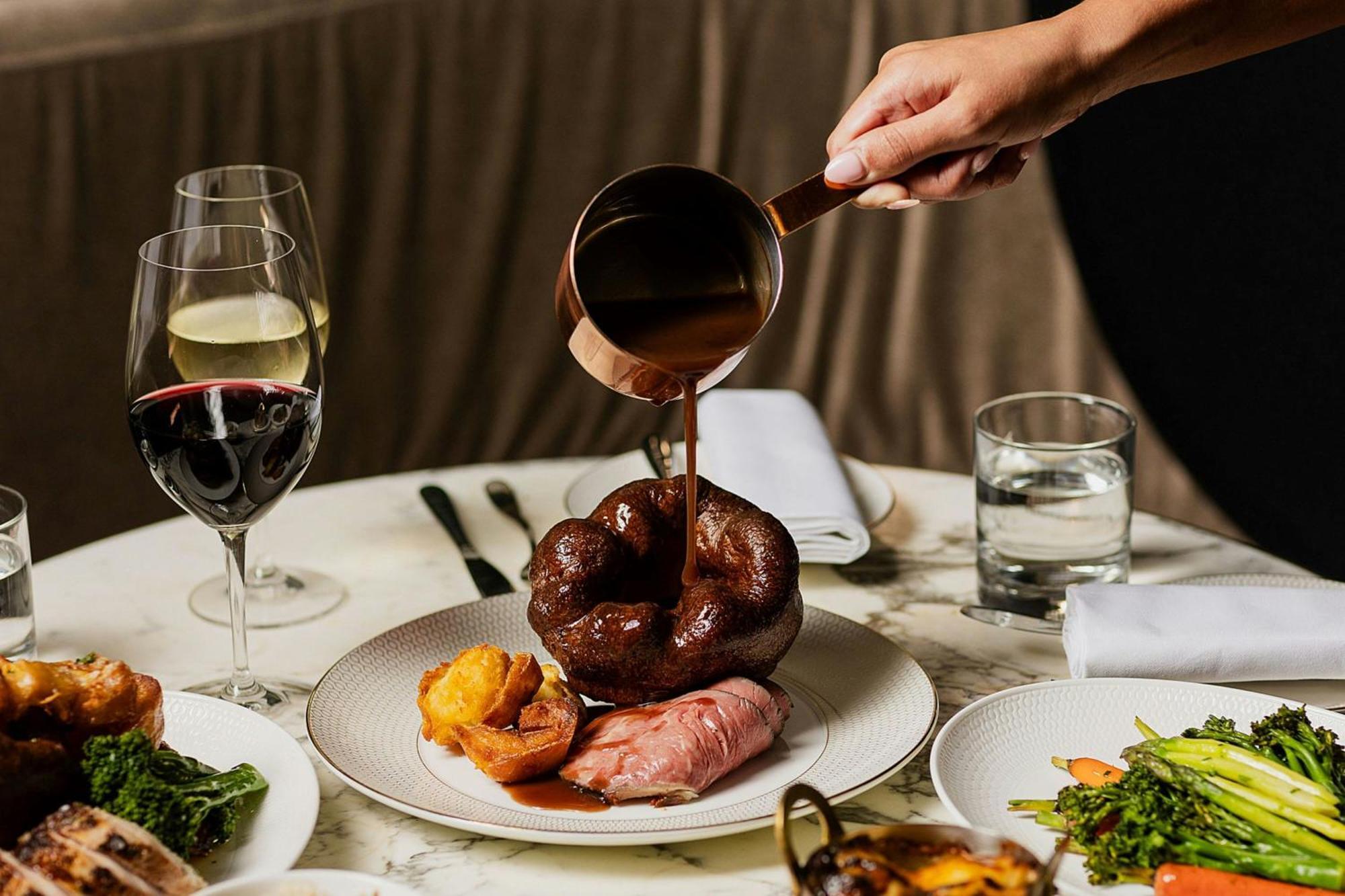 Stock Exchange Hotel, Manchester, Autograph Collection Екстериор снимка A traditional Sunday roast